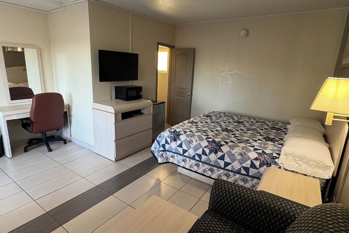 Room 2 of 6