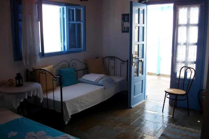 Room 5 of 10