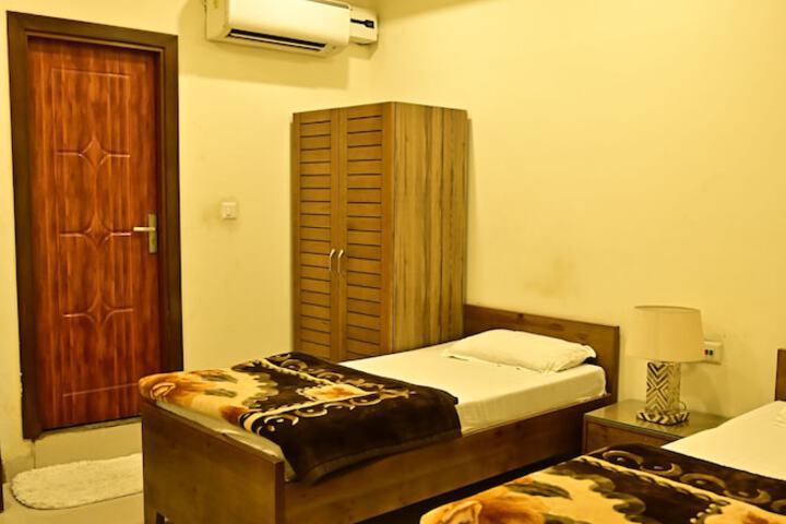 Room 3 of 6