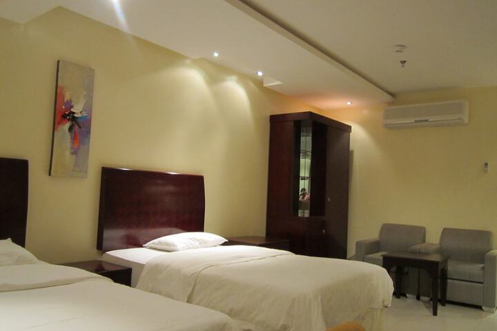 Room 5 of 16