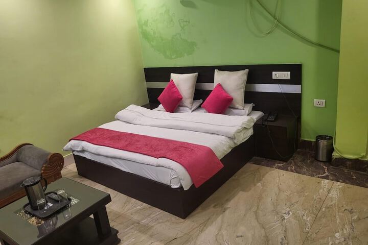 Room 4 of 6
