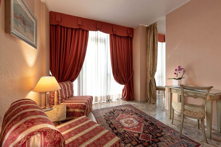 Room 10 of 53