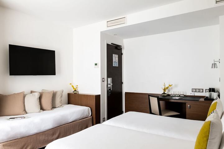 Room 13 of 74