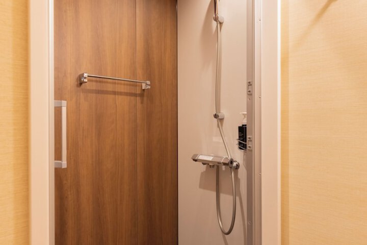 Room 35 of 46
