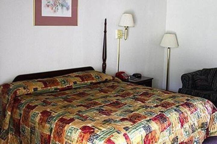 1 King Bed (5 of 6)