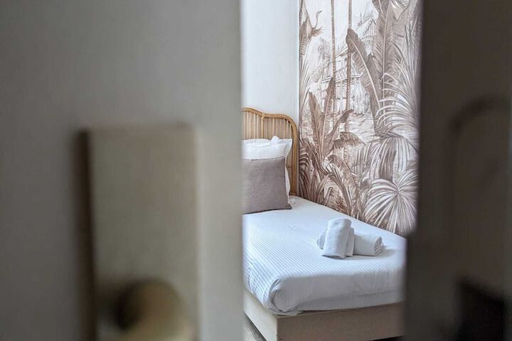 Room 2 of 17