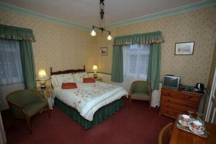 Room 5 of 10