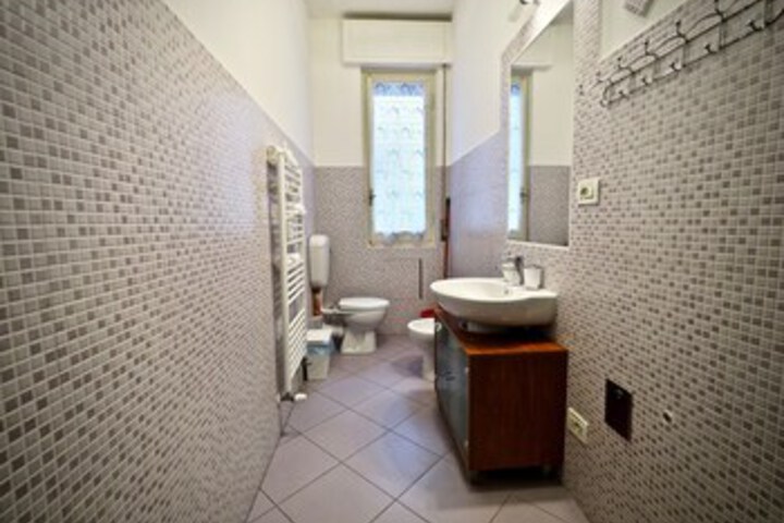 Room 2 of 12