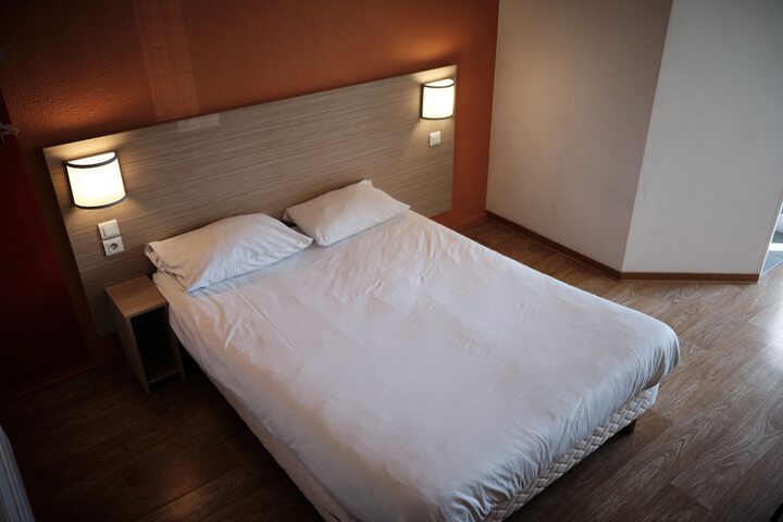 Room 9 of 48