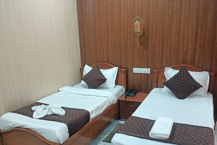 Room 11 of 37
