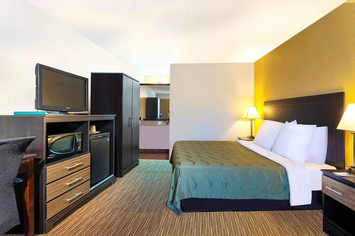 1 King Bed (19 of 19)