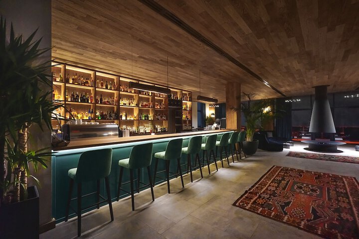 Lounge 64 of 71