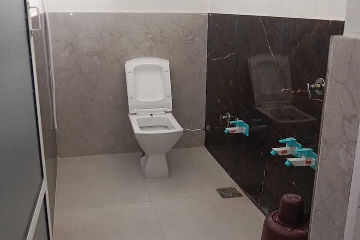 Room 17 of 17