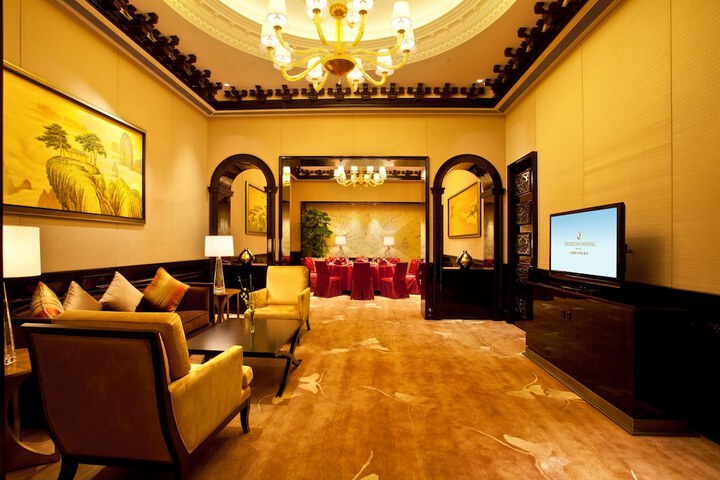 Ballroom/Hall 51 of 64