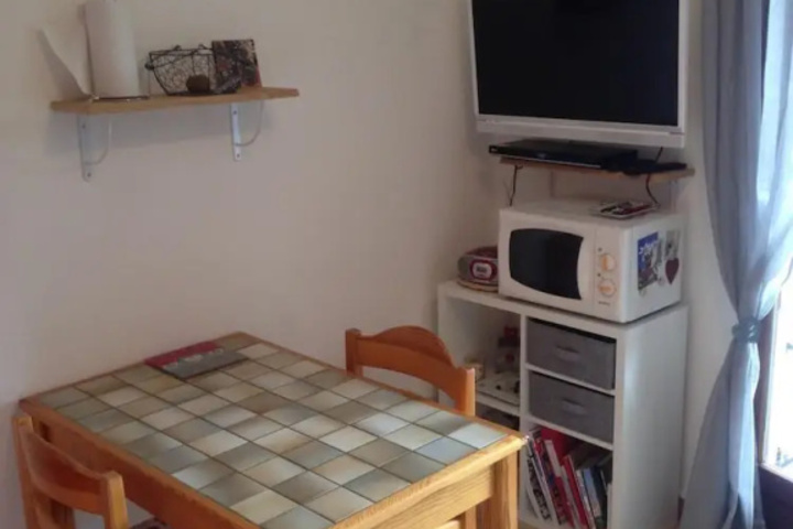 Room 5 of 10