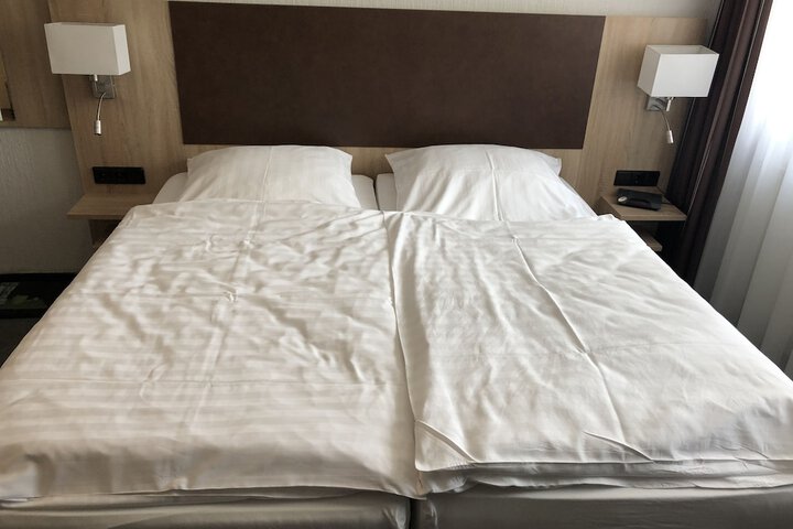 Room 6 of 34