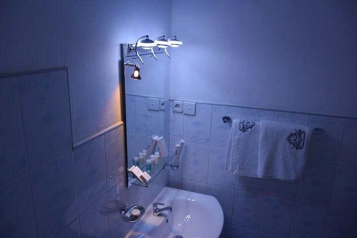 Room 25 of 33