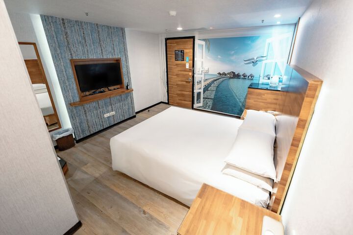Room 27 of 46