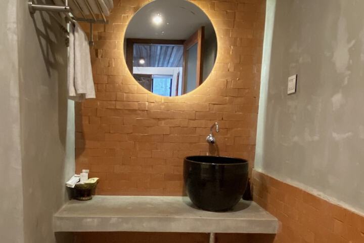 Room 16 of 22