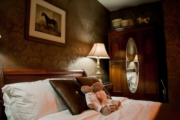 Room 2 of 57