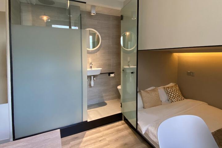 Room 11 of 28