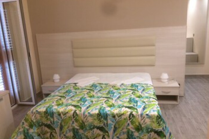 Room 33 of 43