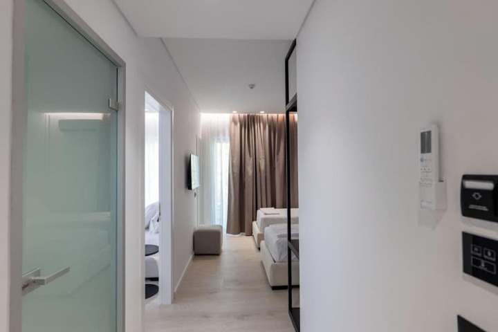 Room 47 of 100
