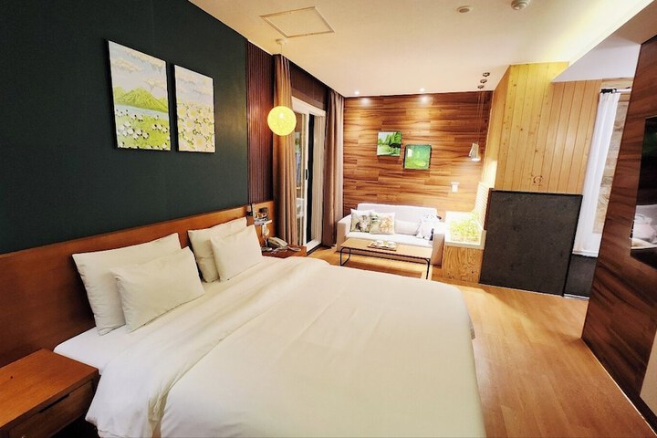 Room 47 of 97