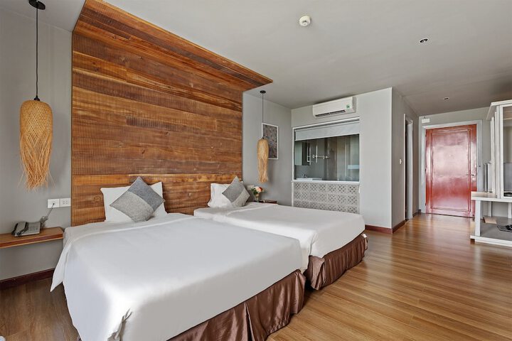 Room 16 of 40