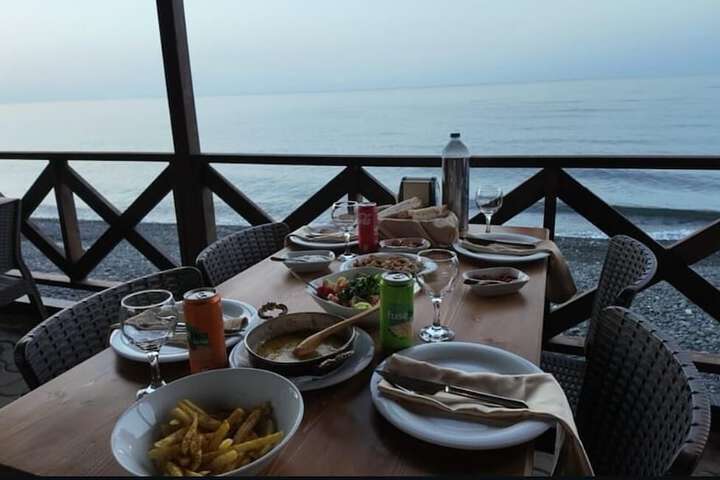 Dining 8 of 18