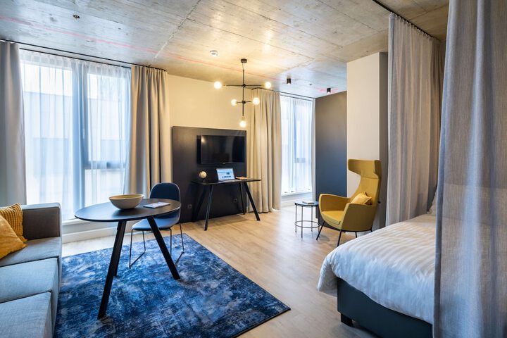 Room 15 of 38