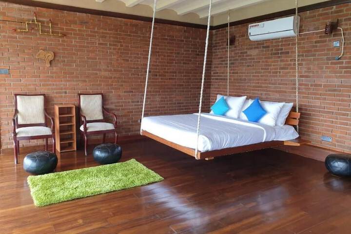 Room 9 of 25