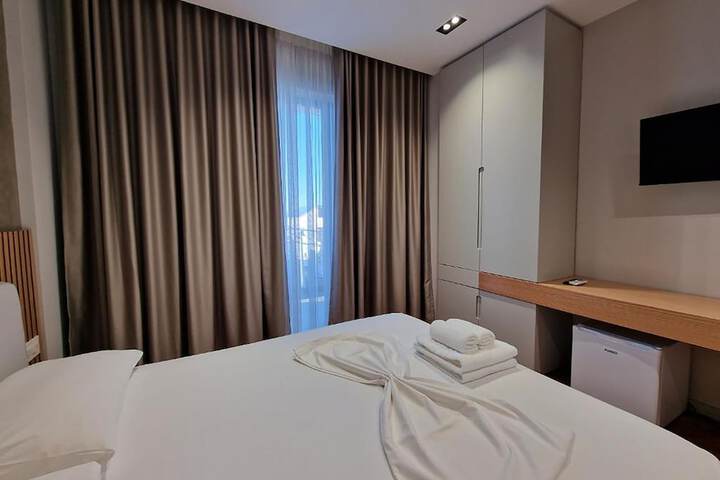Room 5 of 94