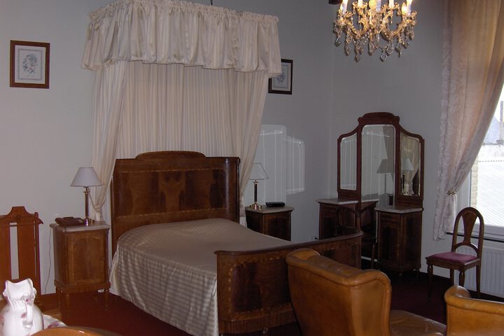 Room 5 of 40
