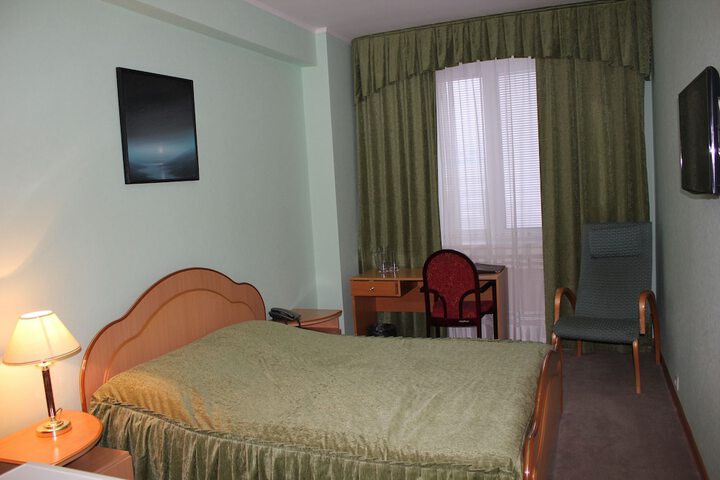 Room 9 of 108