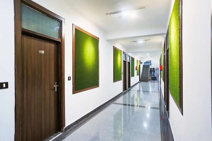 Ballroom/Hall 8 of 9