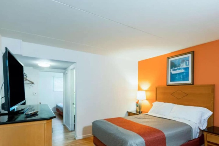 Room 10 of 25