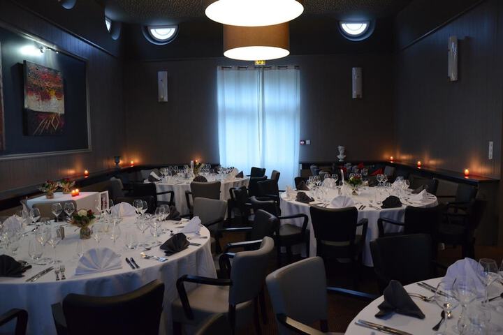 Ballroom/Hall 37 of 49