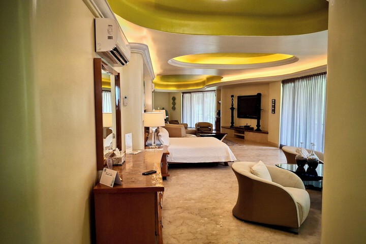 Room 82 of 336