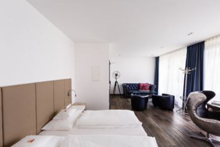 Room 28 of 46