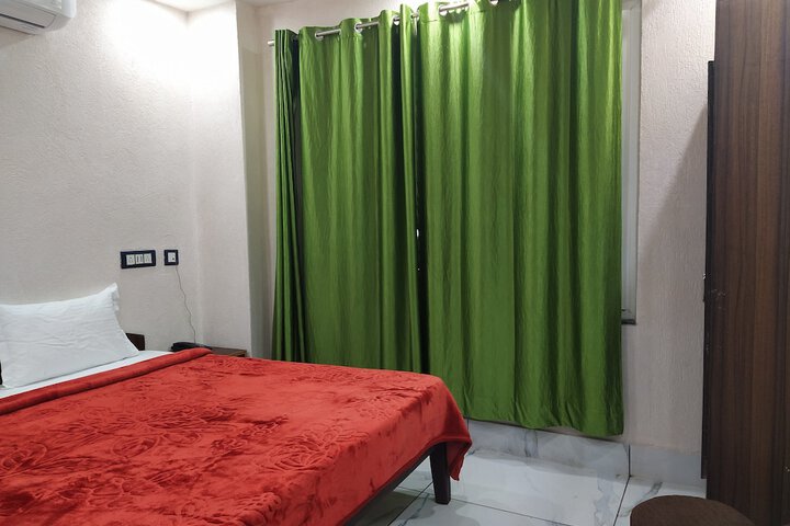 Room 16 of 34