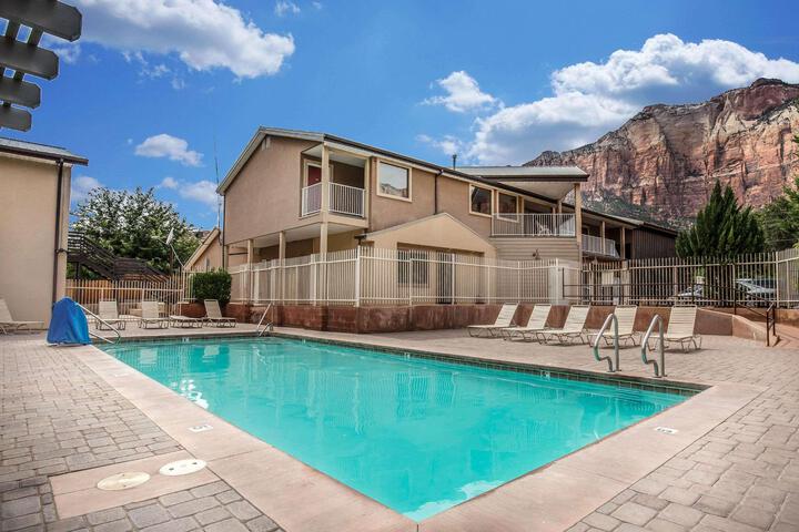 Pools & Facilities