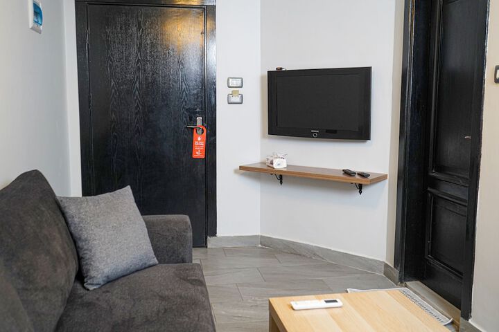Room 16 of 32