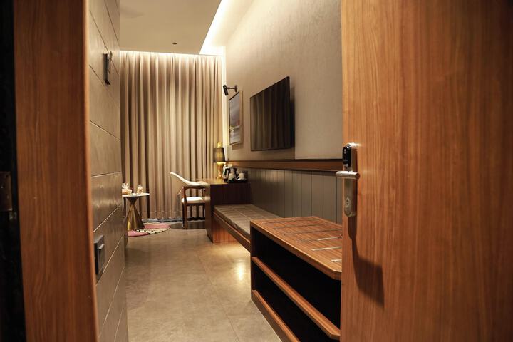 Room 15 of 53