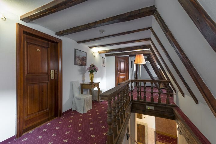 Ballroom/Hall 52 of 61