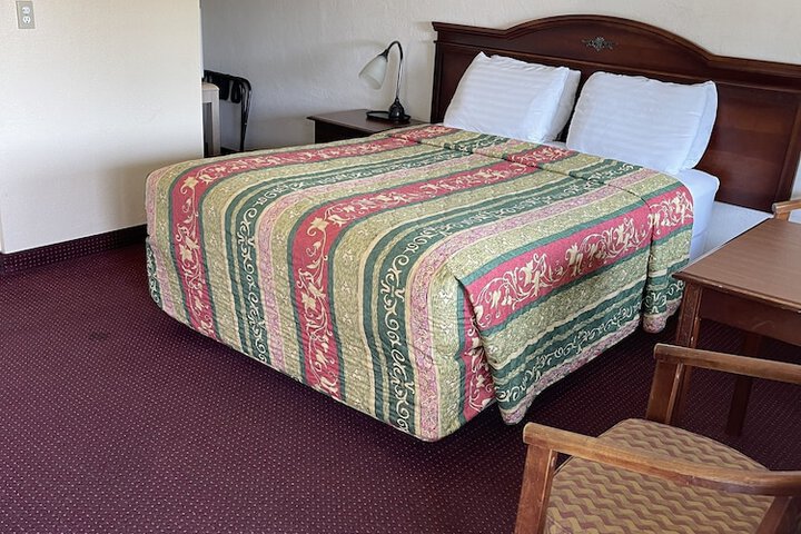 Room 10 of 28