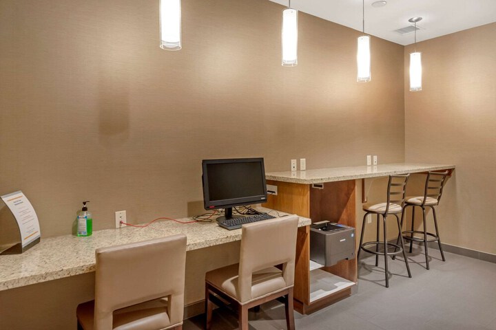Business Center 60 of 62
