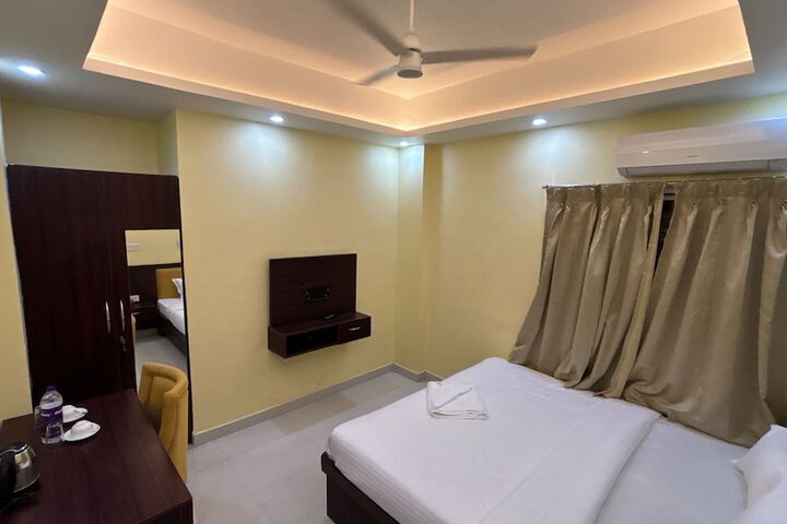 Room 10 of 32