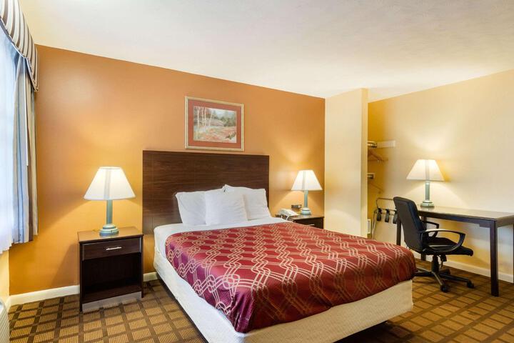 1 Queen Bed (44 of 46)