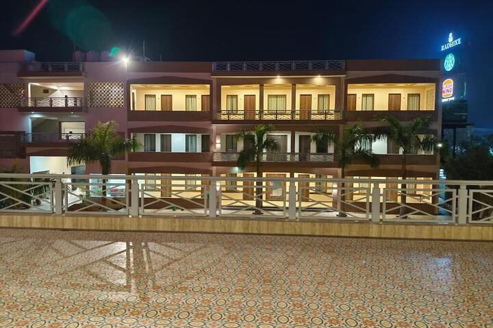 Hotel Exterior 16 of 17